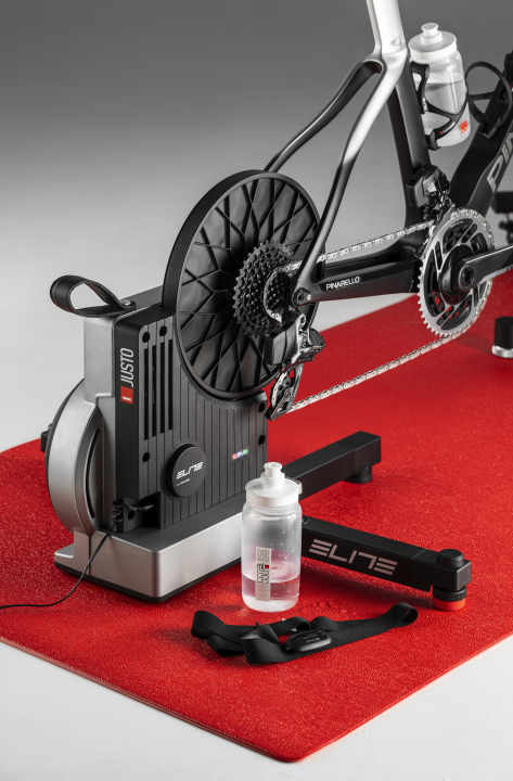 The Elite Justo has various connection options. Even a LAN cable can be connected.
