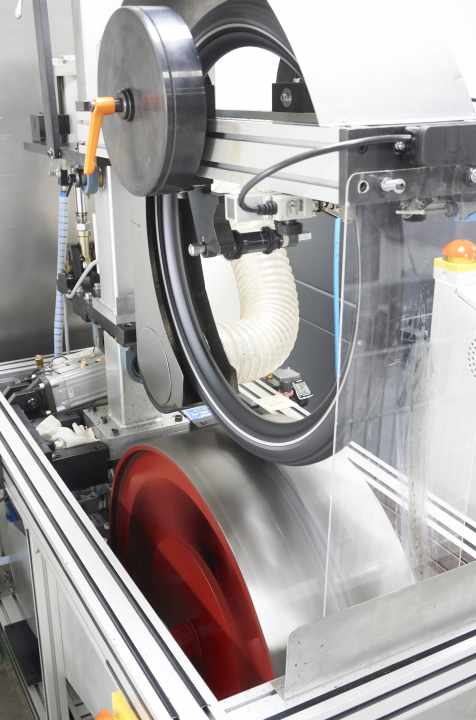   Rapping 2: The front wheels are tested in the same way as the rear wheels, with a slightly higher trip threshold. On average, however, the front wheels last longer because they are more symmetrical. Like the rear wheels, the front wheels are loaded with 60 kilograms.