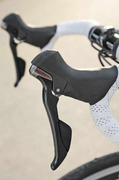   Die Hebel lassen sich mit kleinen Händen besser greifen und liegen insgesamt besser in der Hand.