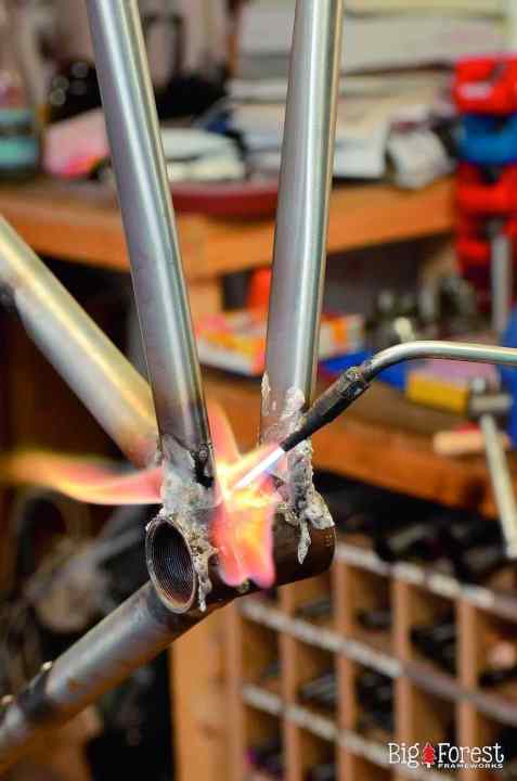 Handwerk: Das Löten von Stahl ist eine effektive Methode, um Rahmen relativ günstig herzustellen.