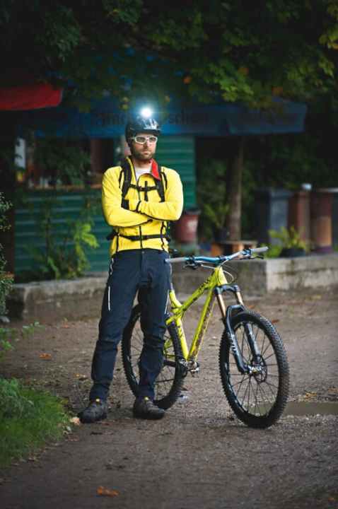   "Ich wechsle im Herbst auf mein Hardtail. Knackende Hinterbaugelenke und  ausgewaschene Lager  vermiesen mir damit garantiert nicht den Spaß an  der bunten, aber oft auch schlammigen Jahreszeit." Stefan Frey