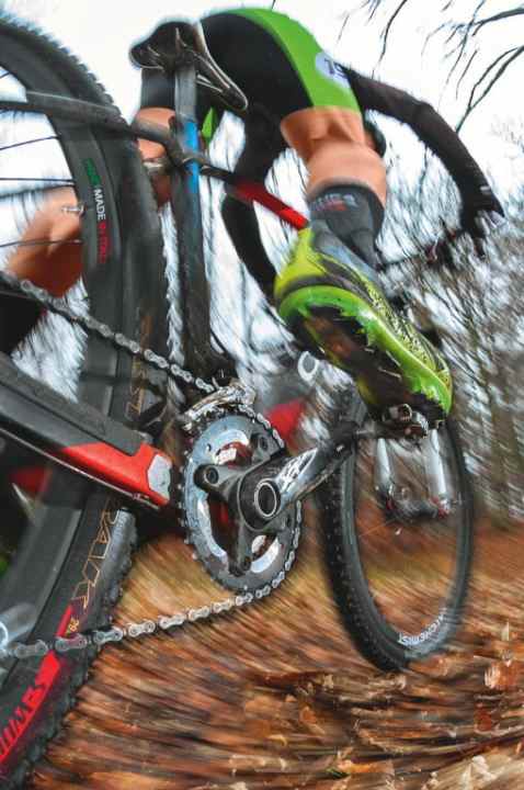   Eine hohe Trittfrequenz von 90 Umdrehungen in der Minute hilft Kraft zu sparen.