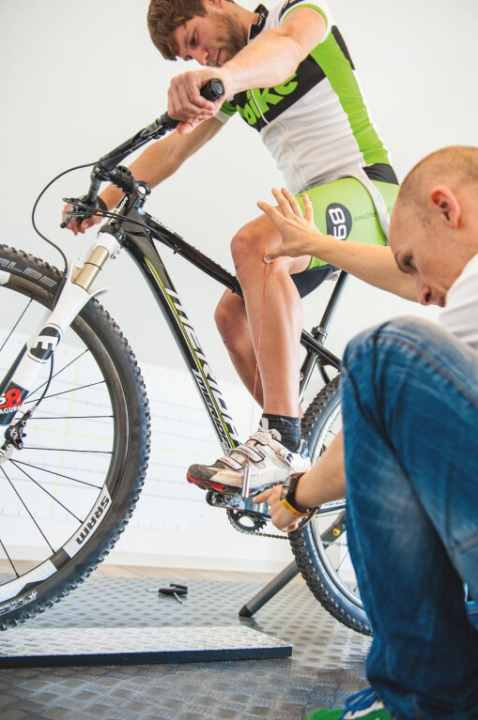   A professional bike fitting helps you to find an ergonomic riding position and avoid problems from the outset.