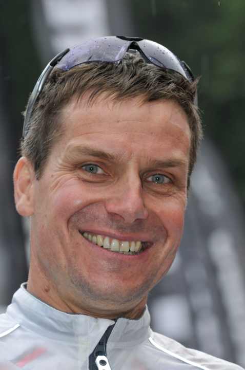   Dirk Zedler, 46 years old, 68 kilos, graduate engineer, bicycle expert and TOUR tester, triathlete and amateur racer for 24 years, around 9,000 kilometres a year. Experience with carbon wheels before the Transalp: around 20,000 kilometres 