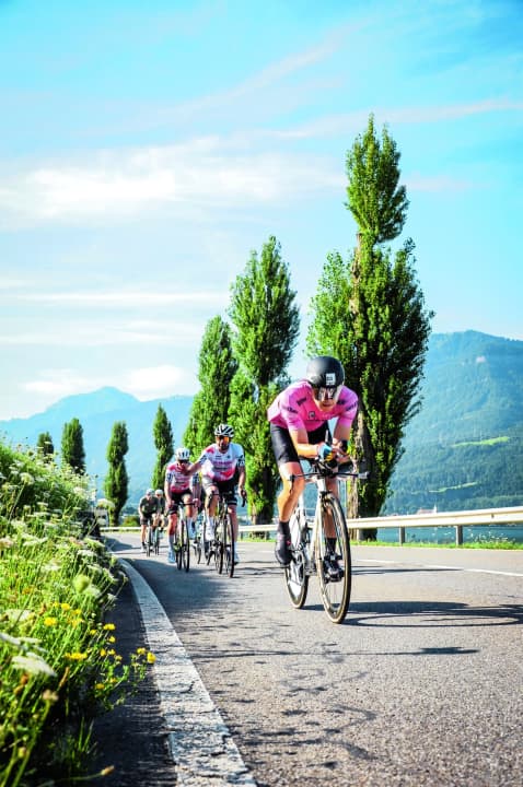 De grandes ambitions : Les participants au Tortour Myself se lancent également à la poursuite de leur record personnel avec un vélo de contre-la-montre.