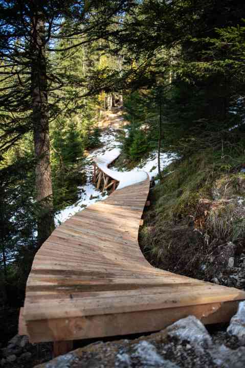 The red descent is not short of highlights either. Built and unbuilt in wild alternation.