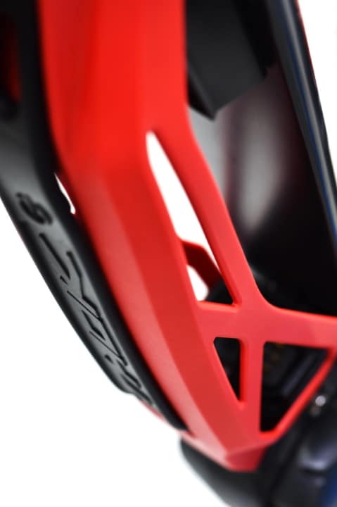   The plate is designed to protect the battery. This is located underneath the down tube - for a maximum low centre of gravity.