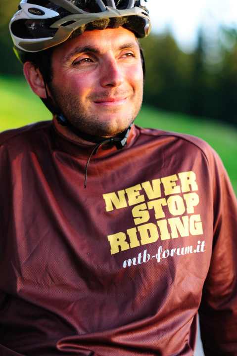   Fahrerprofil Marco Toniolo, BIKE-Fotograf Alter: 37 Größe: 179 cm Färt Bike seit 1994 Fahrer-Typ: All Mountain/Enduro Gewicht: 71 kg Lieblingsrevier: Bolivien