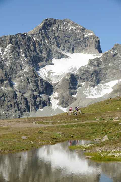   Mini glacier a little sugared up: In August, there can be a small onset of winter up here.
