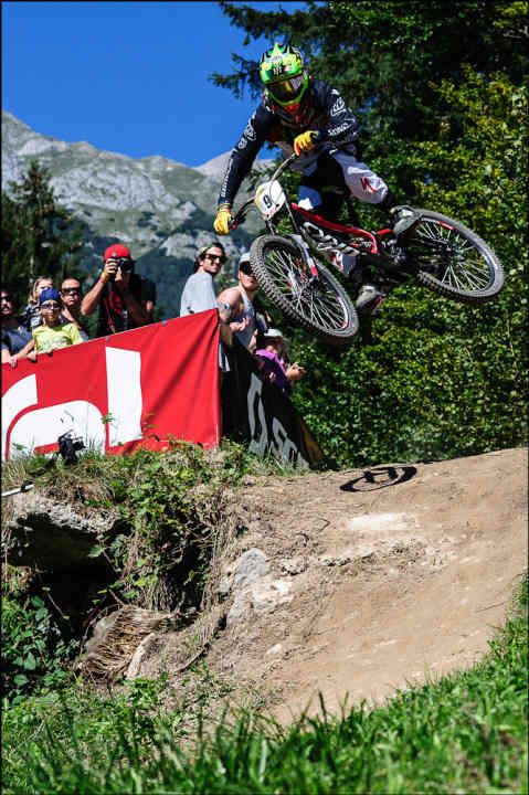   He came, saw and won: Sam Hill from Australia beat the course record for the Nordkette Downhill set by Brook MacDonald (NZL) in 2011 by almost five seconds.