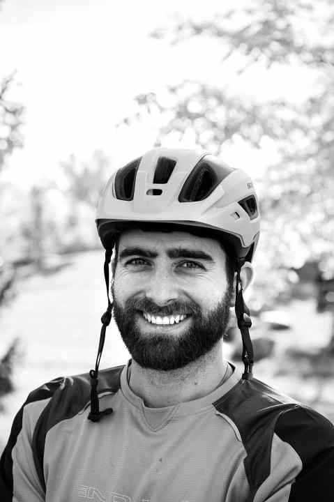   Rider: Stefan Frey; BIKE-Testredakteur. Fährt Bike seit 1998; Gewicht/Größe 81 kg/1,88 m; Fahrertyp All Mountain/Enduro; Lieblingsrevier Gröden/Südtirol