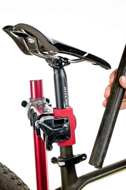   Mounting stand doesn't like carbon so much