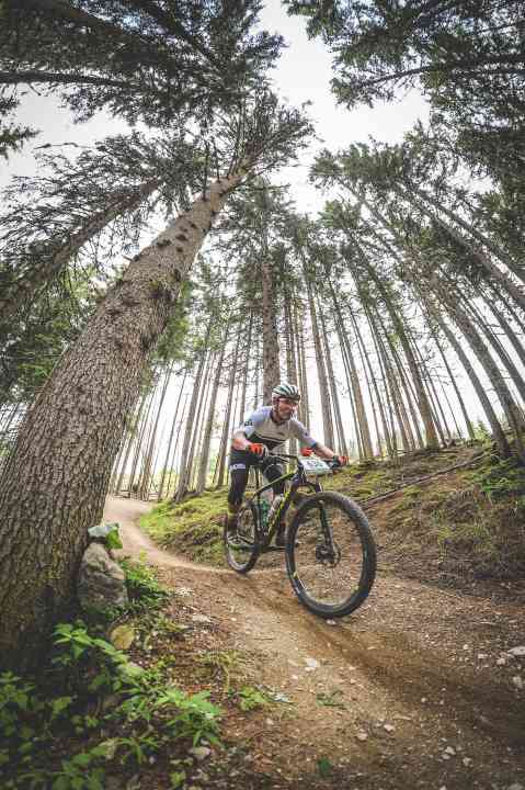 Erster Test: Unser Reporter fuhr die viertägige Alpentour Trophy – ohne Riegel und Gels. Nur mit dem Belastungspulver "Hypo1".