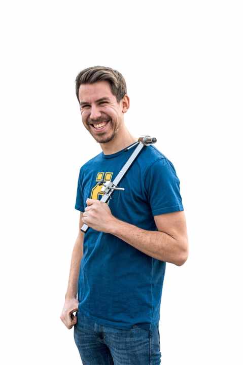 Schrauber-Experte Florian Ohnesorg: Der Zweirad-Mechatroniker war bereits Schrauber-Europameister und besitzt einen Bikeshop in Ingenried bei Schongau. Es gibt kaum ein Bike-Problem, das er nicht lösen kann. Bereits am Geruch des Gabelöls kann Florian auf die Kilometerleistung des Bikes schließen.