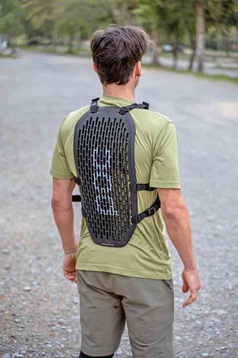 Poc VPD System Torso: The back plate covers a very large area and reaches far down.