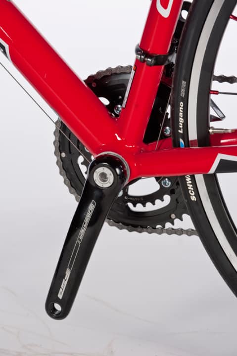   Renoviert: Cannondales bewährtes Alu-Modell „CAAD 9“ wurde mit BB30-Lager auf den Stand der Technik gebracht und ist mit Shimanos „105“ nun auch zum Einstiegspreis zu haben 