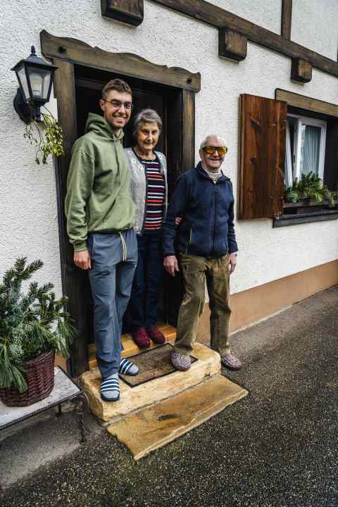 Mit den Großeltern daheim im Münstertal.
