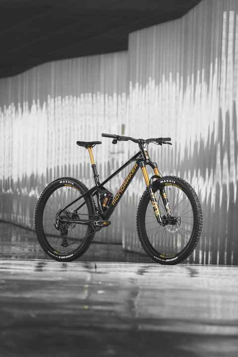 Die Forward Geometrie soll das Mondraker Foxy laufruhiger, sicherer und vielseitiger machen.