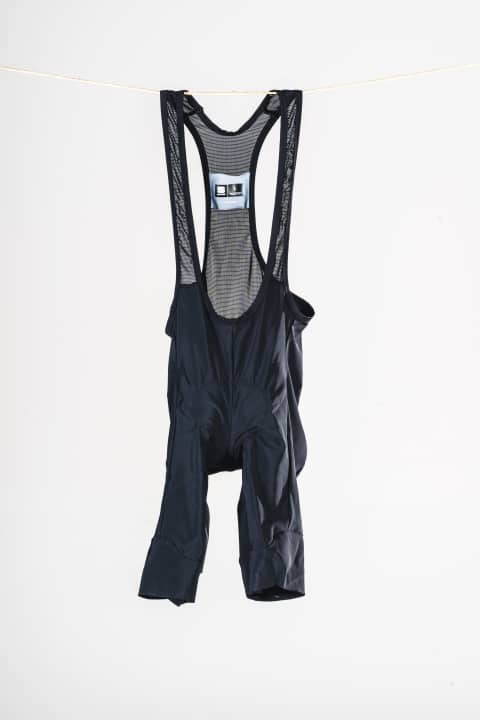 Sportful hat mit der Pulse eine solide Allround-Bibshort im Programm, die vor allem mit top Verarbeitung und luftigem Material punktet.