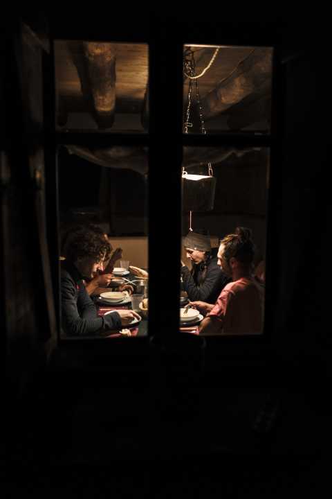 Hätten wir in dem Moment doch schon gewusst, dass auf die Suppe noch eine Paella, Grillfleisch, Rotwein und ein Unwetter folgt...!