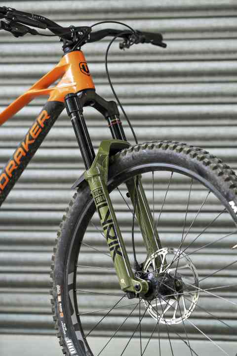 Rockshox Lyrik Ultimate 2025: 1199 euros / 2035 grams / 29 inch / 160 mm travel