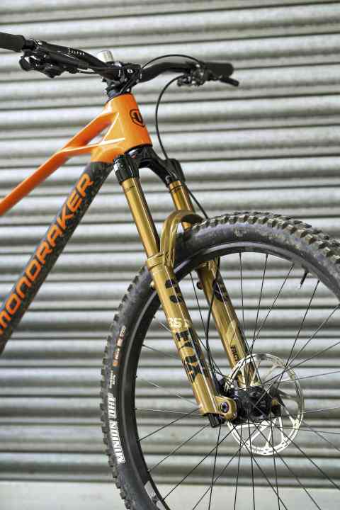 Fox 36 Factory 2025: 1450 euros / 2018 grams / 29 inch / 160 mm travel