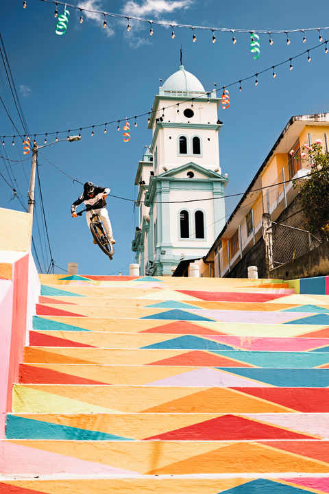 South American explosion of colour in Guaranda: a highlight in the south of the country.