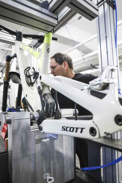 The frame stiffness provides important data on riding behaviour.