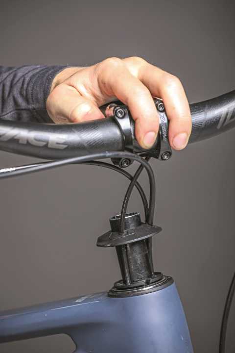 Many mechanics have probably cursed about cables running through the headset. Visually, the system integration is a neat affair.