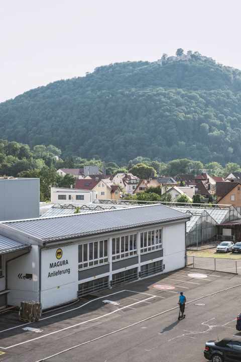 Not everywhere is as idyllic as Magura's headquarters in Bad Urach, Swabia. Magura is a global company that manufactures brakes partly in Germany, but also partly in Asia.