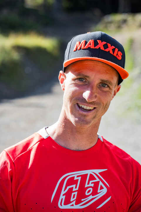 A veteran of the German gravity scene: for many years, the man from the Upper Palatinate was first strong in 4Cross, then in the Downhill World Cup. More recently, Fischbach has been particularly successful in the spectacular city downhill races in South America. Fischi has been competing in the EDR-E, the E-Enduro racing series in the UCI World Cup, since 2023.