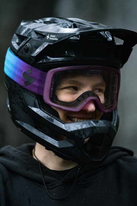 Sweet Protection has not yet revealed anything about the colour-matching goggles... we are curious.
