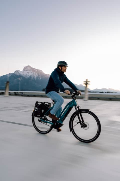 Tout Terrain equips the Appia Mixte with numerous features designed to increase everyday use and riding comfort. These include an integrated lighting system, pannier rack and suspension fork.