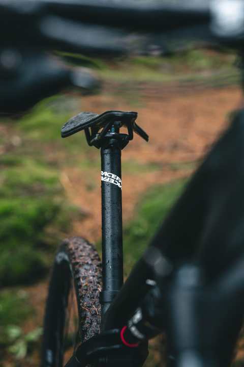 To realise its full downhill potential, the Canyon kids' bike would benefit from a dropper post instead of the rigid model.