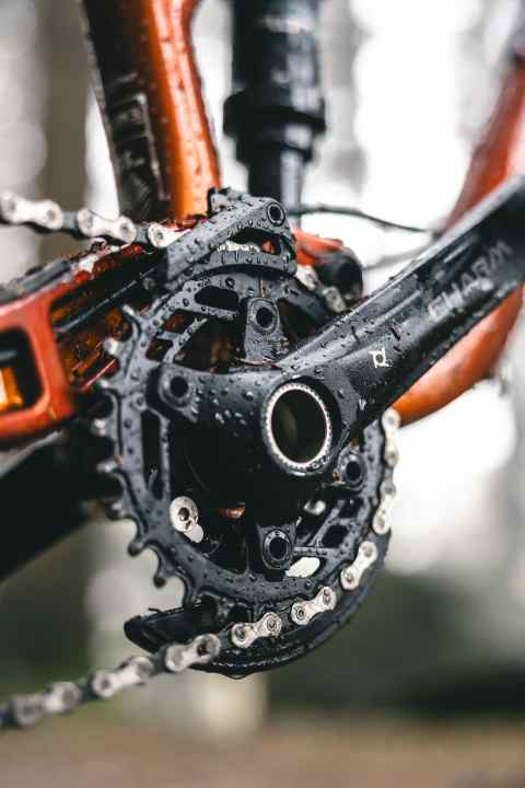 A chain guide with bashguard protects the drive hardware on the Giant children's enduro bike.
