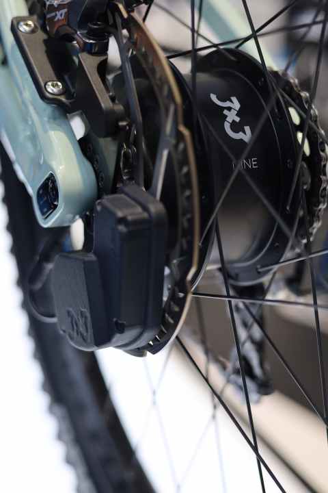 Das elektronische E-Shift-System für E-Bikes bezieht die Energie aus dem Haupt-Akku.