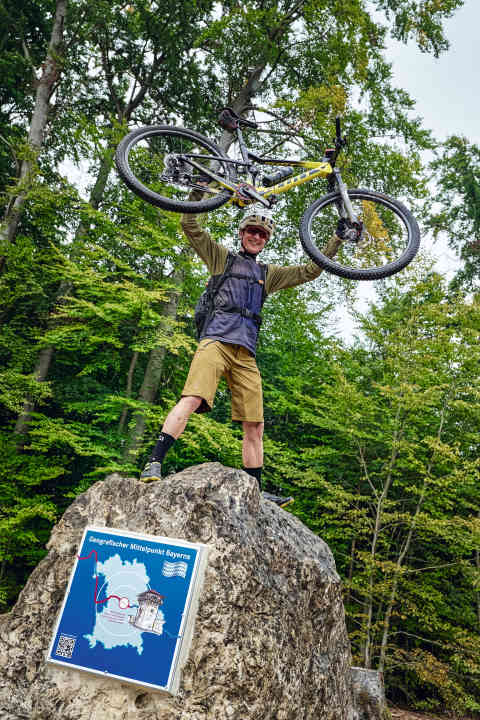Climbing garden: The limestone cliffs in the Altmühltal valley are not only popular with mountain sports enthusiasts, but also with bikers. Page 100