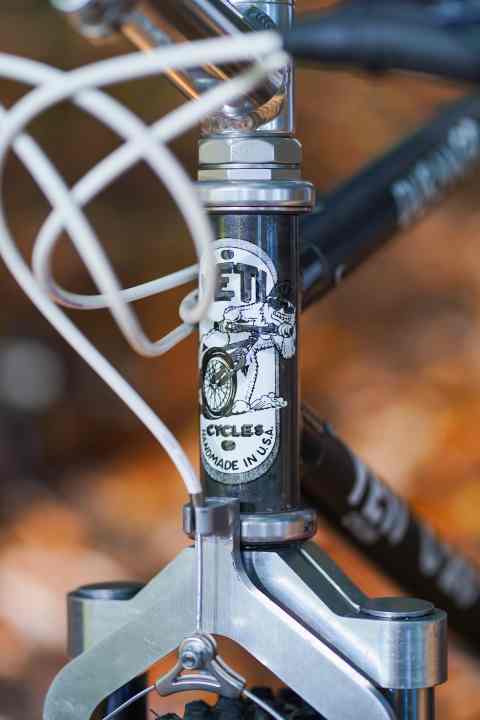 The drifting snowman adorns all early Yeti models and is one of the most iconic brand logos in mountain bike history. | Henri Lesewitz