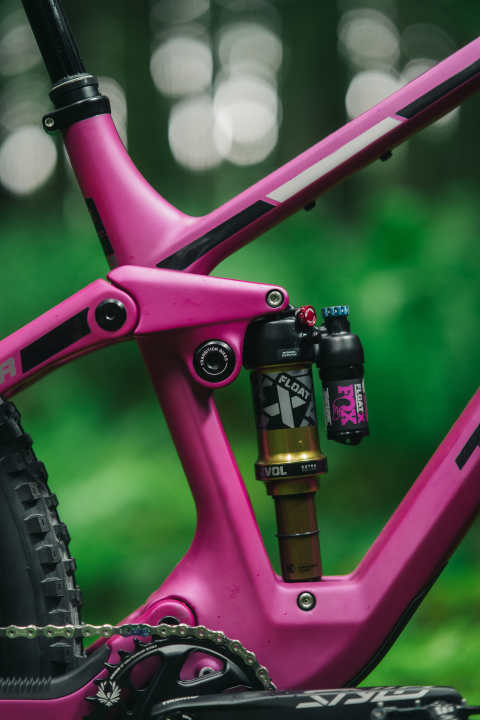 The Fox Float X shock is standard on the Transition Smuggler. The top model is of course fitted with the Factory Line.