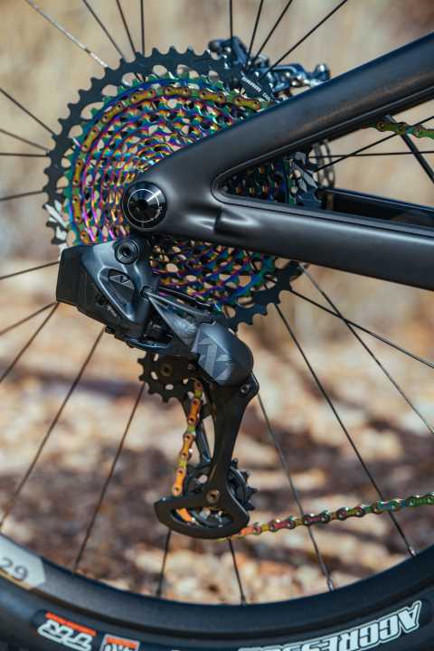 For comparison: The GX AXS rear derailleur is an almost identical copy of the XX1 AXS, which Sram launched on the market two years ago.
