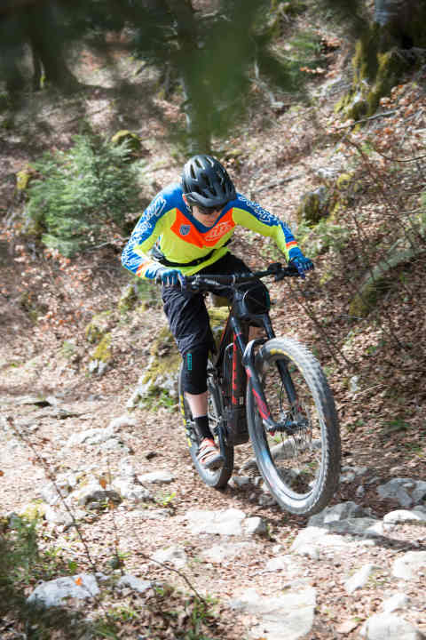   Wir konnten das Alu-Topmodell HX1501 Spline One schon auf den steinigen Trails rund um Biel testen.