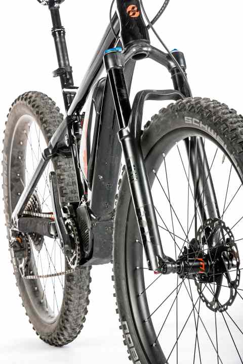   Stiff and sensitive: the Fox 34 performance fork.