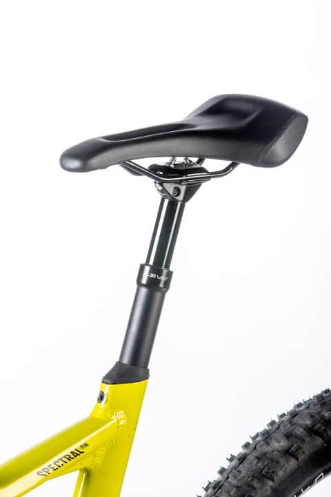   Innovative and special: Canyon offers a specially developed E MTB saddle for all Spectral-On models. The rear bend prevents you from sliding backwards on steep ramps. The wide nose is balm for the bum when you have to slide forwards.