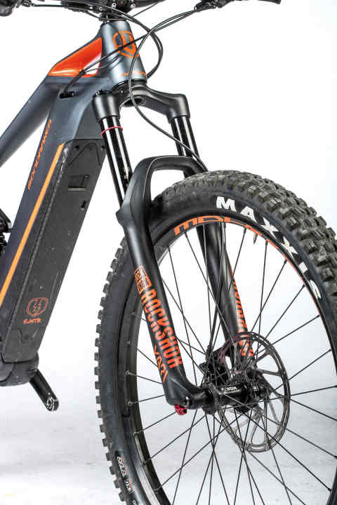   Inexpensive and good: The Rockshox Yari fork on the Mondraker eCrusher has plenty of travel and works sensitively.