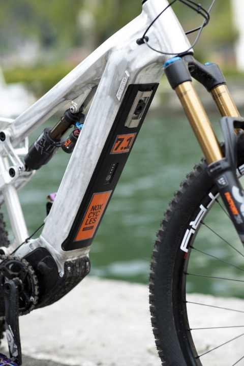   Correctly stowed away: The Brose battery is fully integrated in the down tube and can be easily removed from the bottom.