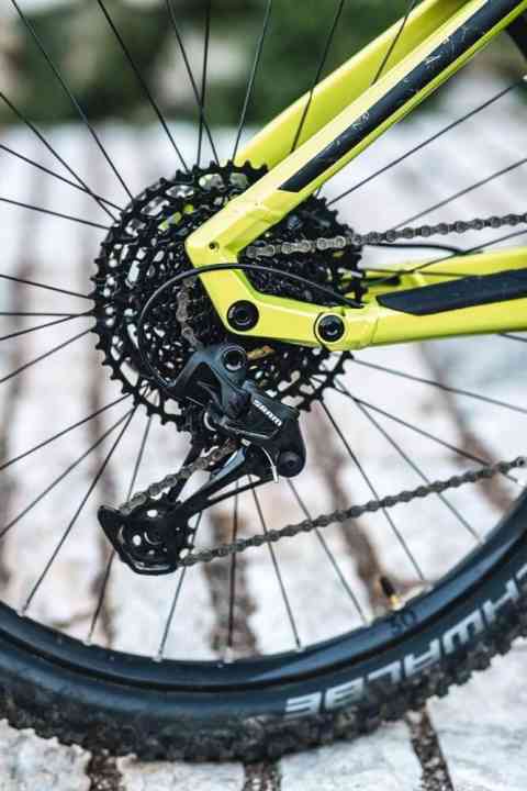   Geschaltet wird beim 3700 Euro teuren Bulls Sonic Evo AM1 mit der Sram SX Eagle (12fach).