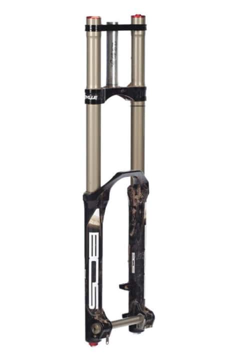   Der Tuning-Guide von BOS unterscheidet zwischen Freizeit- und Race-Set-up. Wir haben die Gabel genau dazwischen eingestellt: 180 PSI, beide Druckstufen 12 Klicks von ganz zu und Rebound 17 Klicks von ganz zu.