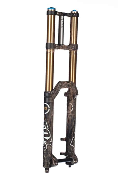   Die 74 PSI, die das Manual vorgibt, passen für 20 % Sag. Die Lowspeed-Druckstufe fuhren wir letztlich mit 20 Klicks von ganz geschlossen, und die Highspeed-Druckstufe mit 12 Klicks. Rebound 6 Klicks von ganz zu.