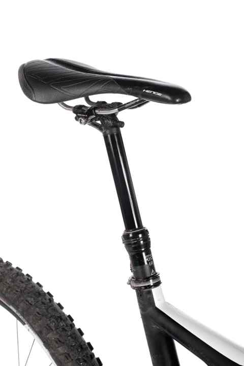   Abschussrampe: Die "Command"-Teleskopstütze funktioniert beim Enduro S-Works von Specialized zuverlässig. Das ist gut. Leider knallt sie auch mit Minimaldruck sehr schnell und ungebremst nach oben. Das ist nicht so gut.