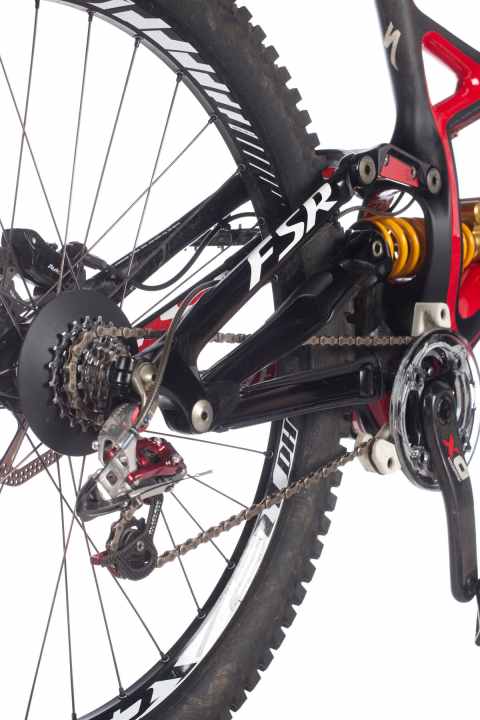   Legendary: The FSR rear triangle is awesome! The typically short "Demo" chainstays make the bike manoeuvrable and playful - but there is still no lack of smoothness.